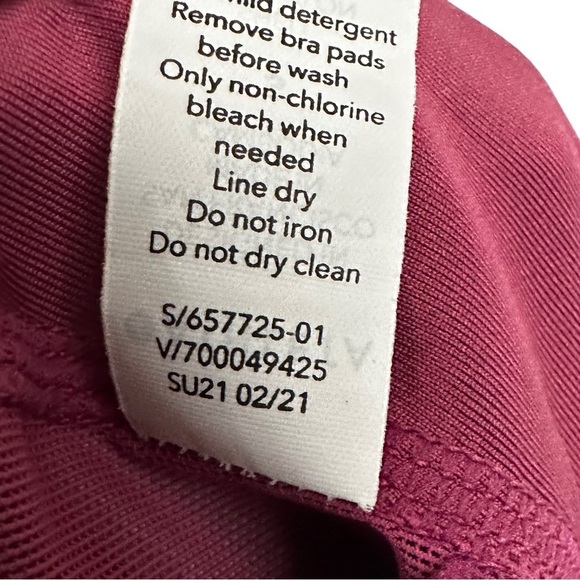 ATHLETA Conscious Shelf Bra Cropped Tank Top - Picture 7 of 9